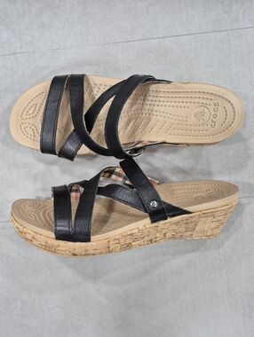 Crocs A Leigh sandals women's 8 black cork wedge heel